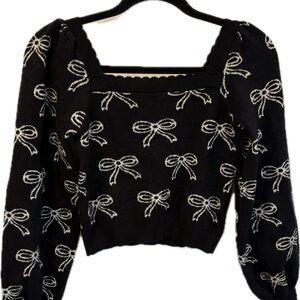 Chic Black Bow Patterned Women's Crop Top